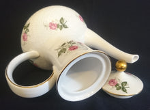 Lade das Bild in den Galerie-Viewer, 5er Set KAFFEEKANNE + DECKEL & MILCHKÄNNCHEN & ZUCKERDOSE + DECKEL "Annabell" - Porzellan, Goldrand Flora Rosenblumen Blüten Relief Motiv Dekor