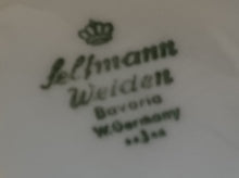 Lade das Bild in den Galerie-Viewer, 2er Set UNTERTASSEN "Annabell" - Porzellan, Goldrand Flora Rosenblumen Blüten Relief Motiv Dekor