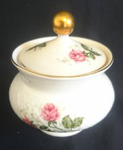 Lade das Bild in den Galerie-Viewer, 3er Set MILCHKÄNNCHEN & ZUCKERDOSE + DECKEL "Annabell" - Porzellan, Goldrand Flora Rosenblumen Blüten Relief Motiv Dekor