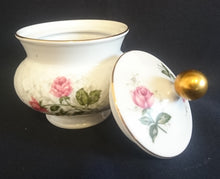 Lade das Bild in den Galerie-Viewer, 3er Set MILCHKÄNNCHEN & ZUCKERDOSE + DECKEL "Annabell" - Porzellan, Goldrand Flora Rosenblumen Blüten Relief Motiv Dekor