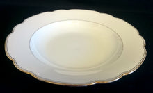 Lade das Bild in den Galerie-Viewer, 2er Set SUPPENTELLER "Inka" - Porzellan, Goldrand Gewölbter Relief Dekor Motiv