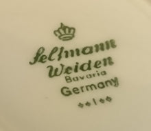 Lade das Bild in den Galerie-Viewer, KAFFEETASSE - Porzellan, Punkte Kreise Rand Flora Blüten Pflanzen Blatt Blätter Motiv Dekor