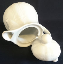 Lade das Bild in den Galerie-Viewer, MOCCAKÄNNCHEN MIT DECKEL - Porzellan, Abstrakt Zeichen Symbole Relief Motiv Dekor