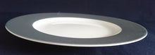 Lade das Bild in den Galerie-Viewer, 2er Set SPEISETELLER - Porzellan, Grauer Breiter Rand Motiv Dekor