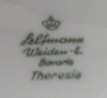 Lade das Bild in den Galerie-Viewer, 2er Set SUPPENTELLER "Theresia" - Porzellan, Asiatischer Garten Flora Blumen Pflanzen Abstrakt Motiv Gewölbter Goldrand Dekor