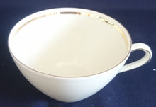 Lade das Bild in den Galerie-Viewer, TEETASSE - Porzellan, Goldrand Klassisch Motiv Dekor (3xBC&8xnBC)