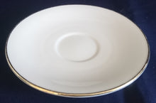 Lade das Bild in den Galerie-Viewer, 18 Teiliges TEESERVICE - Porzellan, Goldrand Klassisch Motiv Dekor