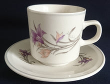 Lade das Bild in den Galerie-Viewer, 2er Set KAFFEEGEDECK - Keramik / Steingut, Flora Lilien Blumenblüten Pflanzen Motiv Dekor