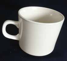 Lade das Bild in den Galerie-Viewer, KAFFEETASSE - Keramik / Steingut, Flora Lilien Blumenblüten Pflanzen Motiv Dekor