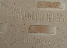 Lade das Bild in den Galerie-Viewer, 2er Set WAND~ SAMMELKACHELN - Keramik / Steingut, Internationale Wandertage Eichenbühl Der Steinmetz Handwerk Aufschrift & Valentinskapelle 1915 Aufschrift Motiv Dekor