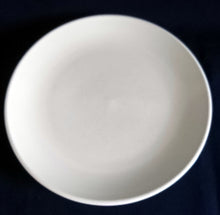 Lade das Bild in den Galerie-Viewer, 2er Set SPEISETELLER - Keramik / Steingut, Einfärbiges Gastronomisches Motiv Dekor