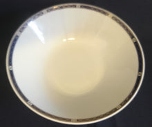 Lade das Bild in den Galerie-Viewer, 3er Set GROßE~ MITTLERE~ & KLEINE~ BEILAGENSCHÜSSEL - Porzellan, Abstrakt Linien Kreuze Goldrand Muster Motiv Dekor