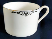 Lade das Bild in den Galerie-Viewer, KAFFEETASSE - Porzellan, Abstrakt Geometrisch Zeichen Symbole Linien Rand Motiv Dekor