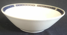 Lade das Bild in den Galerie-Viewer, KLEINE BEILAGENSCHÜSSEL - Porzellan, Abstrakt Linien Kreuze Goldrand Muster Motiv Dekor
