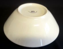 Lade das Bild in den Galerie-Viewer, 3er Set GROßE~ MITTLERE~ & KLEINE~ BEILAGENSCHÜSSEL - Porzellan, Abstrakt Linien Kreuze Goldrand Muster Motiv Dekor