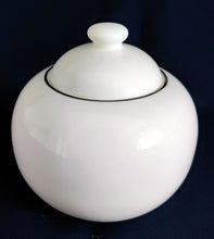 Lade das Bild in den Galerie-Viewer, 3er Set MILCHKÄNNCHEN & ZUCKERDOSE + DECKEL - Porzellan, Platin Oberer Linien Rand Motiv Dekor