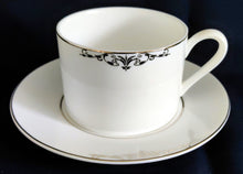 Lade das Bild in den Galerie-Viewer, KAFFEETASSE - Porzellan, Abstrakt Geometrisch Zeichen Symbole Linien Rand Motiv Dekor