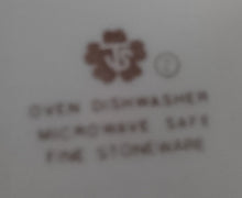 Lade das Bild in den Galerie-Viewer, KAFFEETASSE - Keramik / Steingut, Flora Lilien Blumenblüten Pflanzen Linienrand Motiv