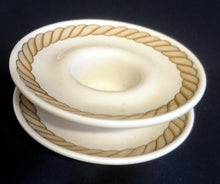 Lade das Bild in den Galerie-Viewer, 2er Set EIERBECHER "Corda Avana" - Porzellan, Gedrehtes Seil Zopf Strick Motiv Dekor