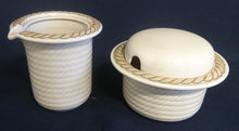 Lade das Bild in den Galerie-Viewer, ZUCKERDOSE MIT DECKEL "Corda Avana" - Porzellan, Gedrehtes Seil Zopf Strick Motiv Dekor