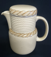 Lade das Bild in den Galerie-Viewer, KAFFEEKANNE MIT DECKEL "York Cubic" - Porzellan, Abstrakt Geometrisches Balken Rechteck Geschwungene Streifen Motiv Dekor