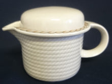 Lade das Bild in den Galerie-Viewer, SAUCIER "Corda Avana" - Porzellan, Gedrehtes Seil Zopf Strick Relief Motiv Dekor