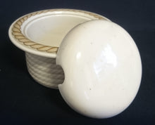 Lade das Bild in den Galerie-Viewer, 5er Set KAFFEEKANNE & MILCHKÄNNCHEN & ZUCKERDOSE + DECKEL "Corda Avana" - Porzellan, Gedrehtes Seil Zopf Strick Relief Motiv Dekor