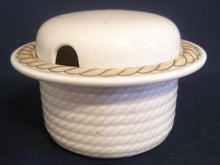 Lade das Bild in den Galerie-Viewer, ZUCKERDOSE MIT DECKEL "Corda Avana" - Porzellan, Gedrehtes Seil Zopf Strick Motiv Dekor