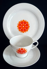 Lade das Bild in den Galerie-Viewer, KAFFEETASSE - Porzellan, Flora Abstrakt Blumenblüten Pflanzen Motiv Dekor