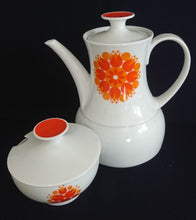 Lade das Bild in den Galerie-Viewer, KAFFEEKANNE MIT DECKEL - Porzellan, Flora Abstrakt Blumenblüten Pflanzen Motiv Dekor
