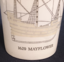 Lade das Bild in den Galerie-Viewer, GETRÄNKEBECHER "Segelschiffe" - Porzellan, Jahr 1620 Aufschrift Mayflower Segelschiff Motiv Dekor (BC)