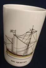 Lade das Bild in den Galerie-Viewer, 6er Set GETRÄNKEKANNE & ~BECHER - Porzellan, Jahrgänge Aufschrift Segelschiffe Motiv Dekor