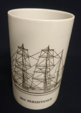 Lade das Bild in den Galerie-Viewer, 5er Set GETRÄNKEBECHER - Porzellan, Jahrgänge Aufschrift Segelschiffe Motiv Dekor