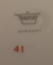 Lade das Bild in den Galerie-Viewer, 6er Set GETRÄNKEKANNE & ~BECHER - Porzellan, Jahrgänge Aufschrift Segelschiffe Motiv Dekor