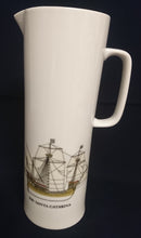 Lade das Bild in den Galerie-Viewer, GETRÄNKEKANNE "Segelschiffe" - Porzellan, Jahr 1520 Santa Catarina Aufschrift Segelschiff Motiv Dekor (BC)