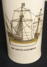 Lade das Bild in den Galerie-Viewer, 6er Set GETRÄNKEKANNE & ~BECHER - Porzellan, Jahrgänge Aufschrift Segelschiffe Motiv Dekor