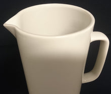 Lade das Bild in den Galerie-Viewer, 6er Set GETRÄNKEKANNE & ~BECHER - Porzellan, Jahrgänge Aufschrift Segelschiffe Motiv Dekor