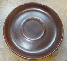 Lade das Bild in den Galerie-Viewer, UNTERTASSE - Keramik / Steingut, Einfärbiges Landhaus Garten Motiv Dekor