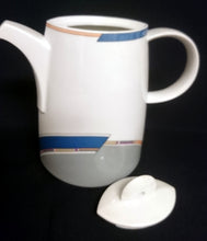 Lade das Bild in den Galerie-Viewer, KAFFEEKANNE MIT DECKEL "York Cubic" - Porzellan, Abstrakt Geometrisches Balken Rechteck Geschwungene Streifen Motiv Dekor