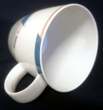 Lade das Bild in den Galerie-Viewer, KAFFEETASSE "York Cubic" - Porzellan, Abstrakt Geometrisches Balken Rechteck Geschwungene Streifen Motiv Dekor