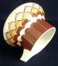 Lade das Bild in den Galerie-Viewer, MILCHKÄNNCHEN - Porzellan, Geometrisches Abstraktes Wellen Zeichen Motiv Dekor (BC)