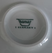 Lade das Bild in den Galerie-Viewer, TORTEN- BEILAGENTELLER - Porzellan, Geometrisches Abstraktes Wellen Zeichen Motiv Dekor (BC)