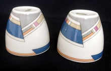 Lade das Bild in den Galerie-Viewer, EIERBECHER "York Cubic" - Porzellan, Abstrakt Geometrisches Balken Rechteck Geschwungene Streifen Motiv Dekor