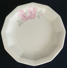 Lade das Bild in den Galerie-Viewer, DESSERTTELLER - Porzellan, Flora Nelken Blumenblüten Pflanzen Motiv Dekor (nBC)