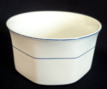 Lade das Bild in den Galerie-Viewer, SUPPENTASSE - Porzellan, 2facher Linien Rand Motiv Dekor