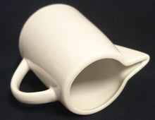 Lade das Bild in den Galerie-Viewer, MILCHKÄNNCHEN "Atrium" - Porzellan, Gastronomisches Einfärbiges Motiv Form Dekor (BC)