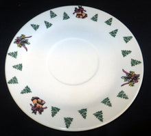 Lade das Bild in den Galerie-Viewer, UNTERTASSE - Porzellan, Schneeflocken Baum Bäume Motiv Dekor