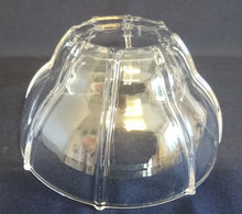 Lade das Bild in den Galerie-Viewer, 2er Set DESSERTSCHALEN - Hartglas, Senkrechte Linien Relief Motiv Dekor