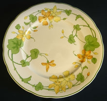 Lade das Bild in den Galerie-Viewer, 2er Set DESSERTTELLER "Geranium" - Porzellan, Flora Pflanzen Geranien Blumenblüten Blatt Blätter Motiv Dekor