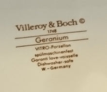 Lade das Bild in den Galerie-Viewer, DESSERTTELLER "Geranium" - Porzellan, Flora Pflanzen Geranien Blumenblüten Blatt Blätter Motiv Dekor